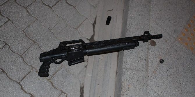 Yoldan Geçen Çocuklar Yerde Pompalı Tüfek Buldu