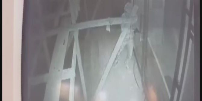 Hırsızların Elektrikçiyi 30 Saniyede Soyma Anı Güvenlik Kamerasına Takıldı...