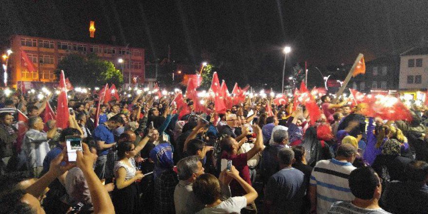 Bartın’da Vatandaşlar Meydanlara Akın Etti