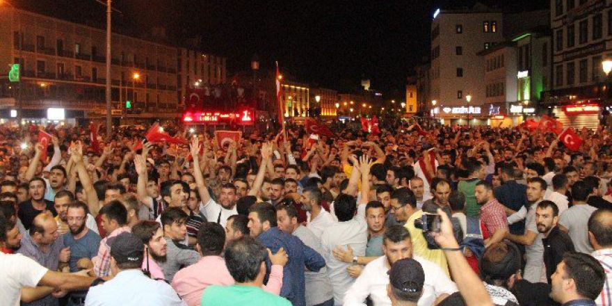 Konya’da Vatandaş Sokağa Döküldü