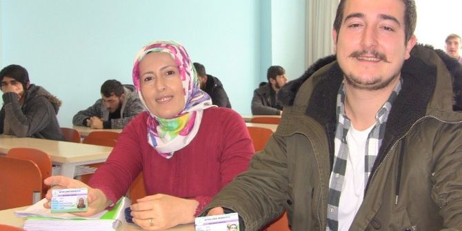 Anne Ve Oğlu Aynı Okulda Okuyor