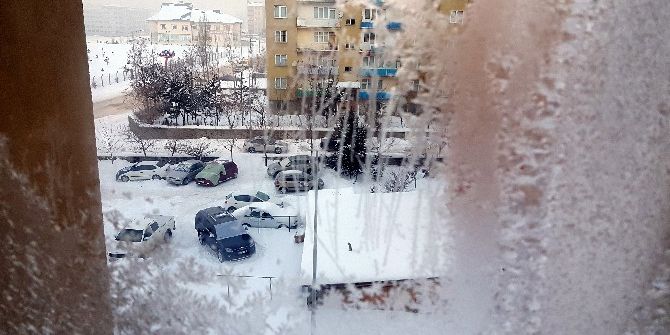 Doğu Anadolu Donuyor; Ardahan - 39, Erzurum - 37’i Gördü