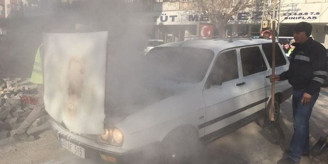 Seyir Halindeki Araç Alev Aldı