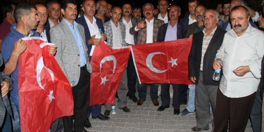 Muradiye Darbeye Karşı Ayakta