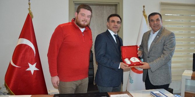 Kızılay Şube Başkanı Girgin, Kamu Hastaneleri Birliği’ni Ziyaret Etti