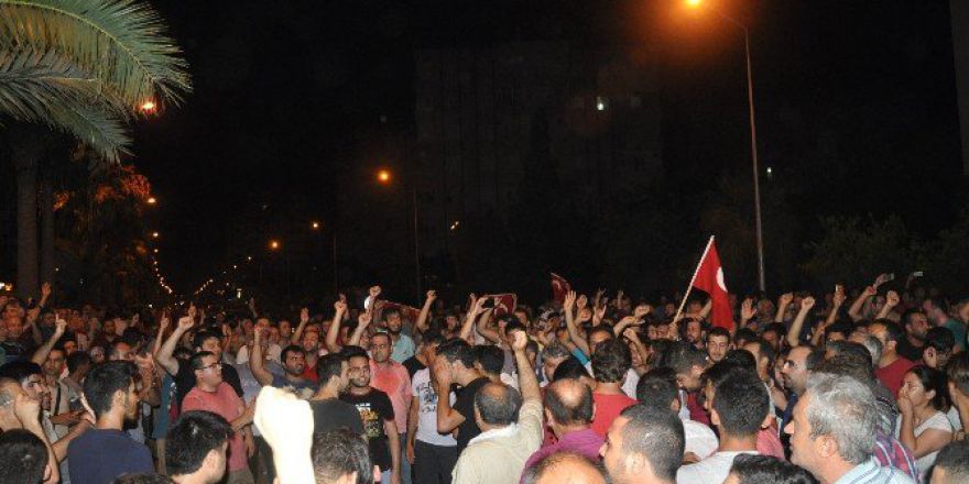 Adana’da Gece Yarısı Camilerde Halka “Demokrasi” Vurgusu