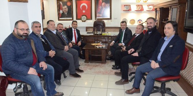 Emniyet Müdüründen Ak Partiye Ziyaret