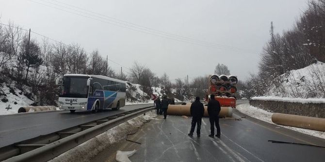 Tır’dan Düşün Çelik Rulalar Korkuttu