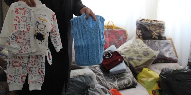 Cami İmamı Ve Cemaatinden Duygulandıran Destek