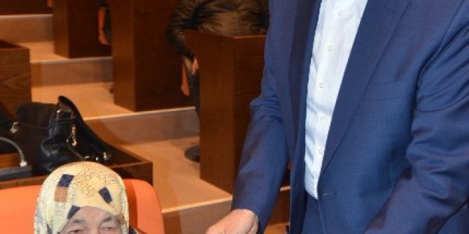 Çekmeköy Belediyesi, 30 Aileye Tapu Sevinci Yaşattı