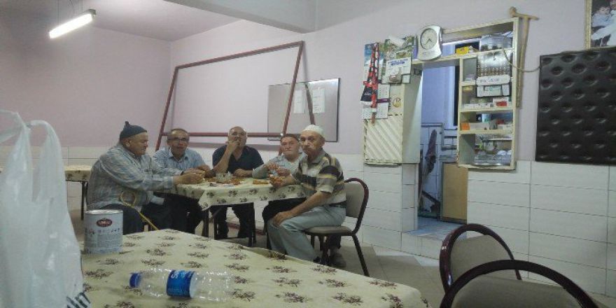 Köylüler De Uyumadı