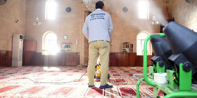 İbadethaneler, Gül Suyuyla Ferah Kokuya Kavuşuyor