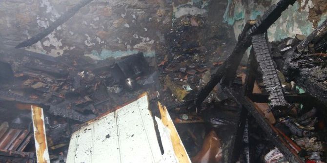 Akhisar Ulucami Mahallesindeki Yangın Korkuttu