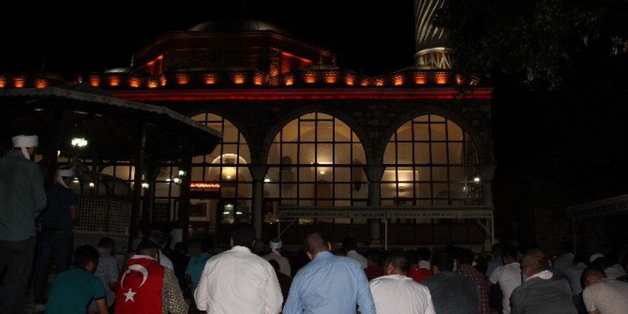 Manisalılar Demokrasi Nöbetinde