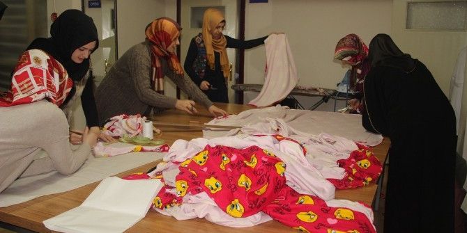 Halepli Çocuklara Anne Şefkati