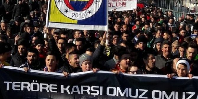 Taraftarlar Teröre Karşı Omuz Omuza