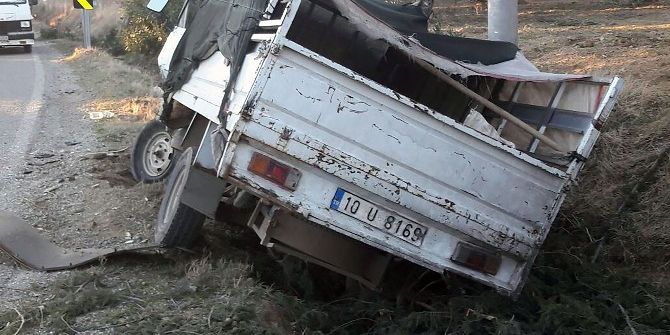 Balıkesir’ De Zeytin İşçilerini Taşıyan Kamyonet Kaza Yaptı: 11 Yaralı.
