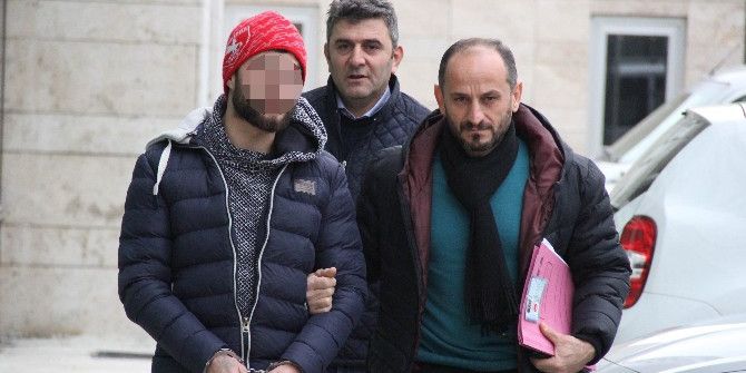 Motosikletli Genç Otomobil Sürücüsünü Bıçakladı