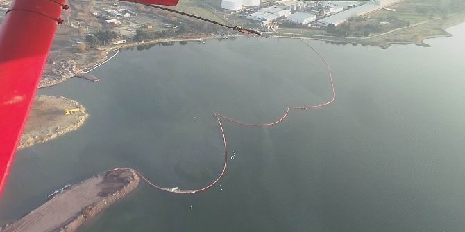 Denizdeki Baz Yağı Sızıntısı Havadan Görüntülendi