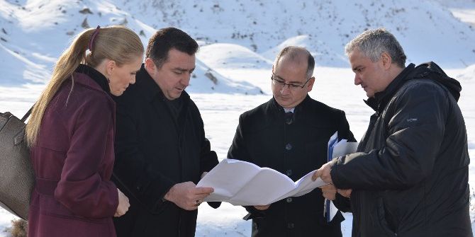 Kaymakam Yaman Ve Belediye Başkanı Bakıcı Yeni Hastane Yerinde İncelemelerde Bulundu