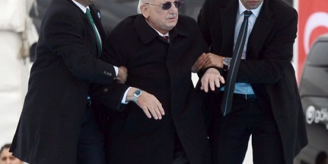 Meclis Başkanı Kahraman’ın Düşmesini Korumalar Engelledi