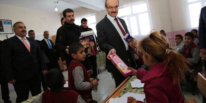 Vali Yavuz’dan Suriyeli Çocuklara Ziyaret