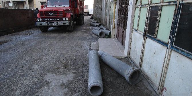 Akyazı’da Alt Yapı Çalışmaları Devam Ediyor