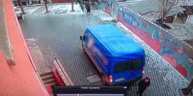 Yaşlı Adam Kargo Aracının Altında Kaldı