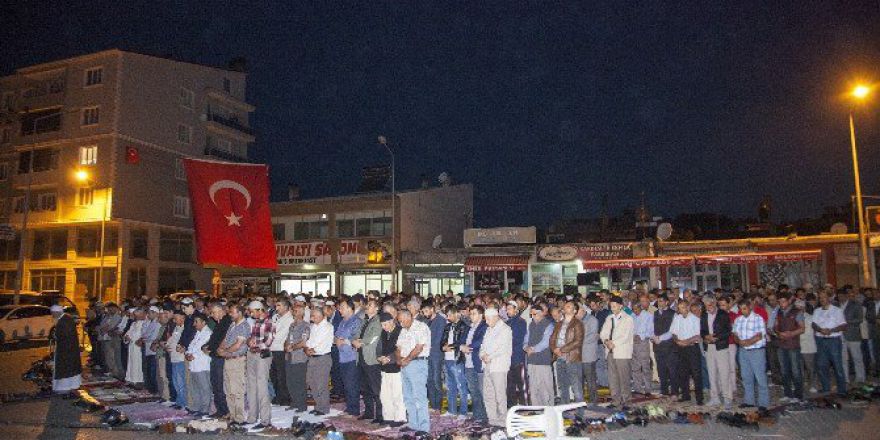 Demokrasiye "Fetih Sureli" Destek