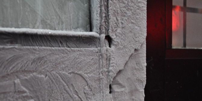 Araçlarını Battaniye Ve Kilimlerle Saran Vatandaşlar Sabaha Kadar Nöbet Tutuyor