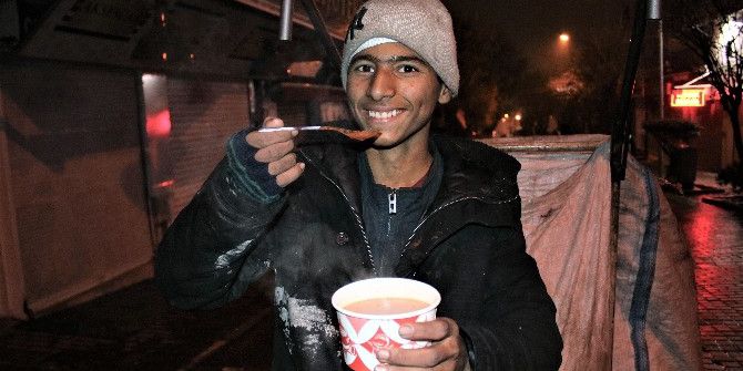 Buz Gibi Soğukta Gönüllü Gençler Her Gece Çorba Dağıtıyor...
