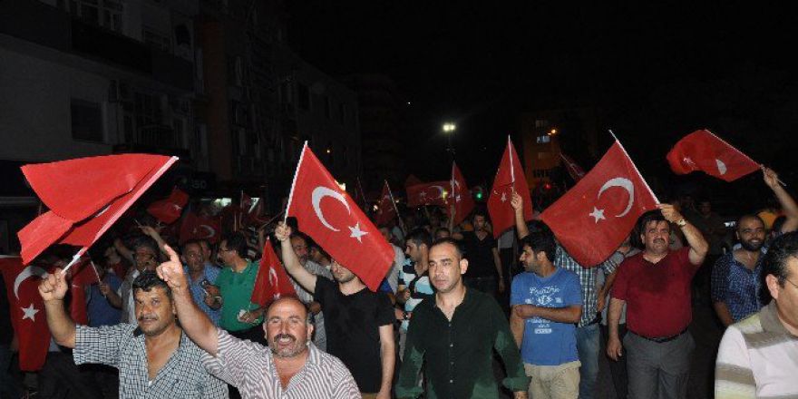 Tarsus’ta Halk Demokrasiye Sahip Çıktı