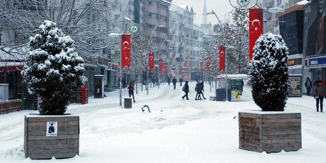 Bolu’da Kar Yağışı Aralıksız Devam Ediyor