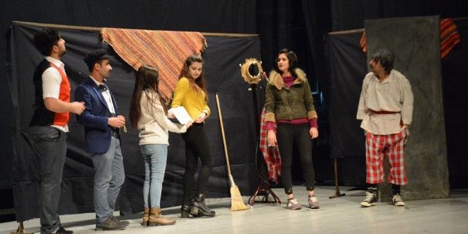 Bitlis’te “Zamsalak” Oyunu Sahnelendi