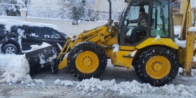 Eruh Belediyesinden Kar Temizleme Çalışmaları