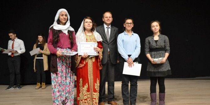 Okullar Arası Serbest Şiir Okuma Yarışması