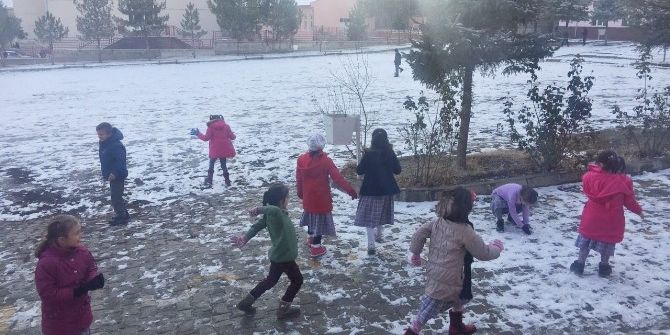 Hisarcık Merkezine Yılın İlk Karı Yağdı