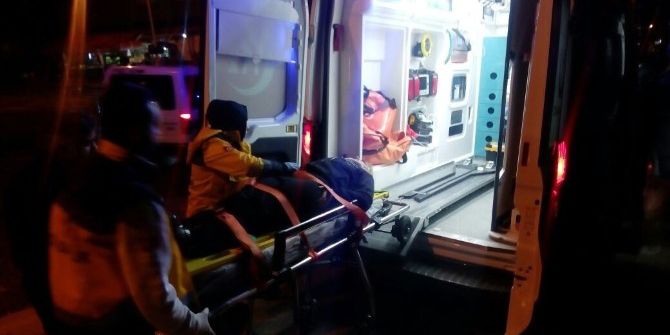 Kocaeli’de İki Otomobil Kavşakta Çarpıştı: 1 Yaralı