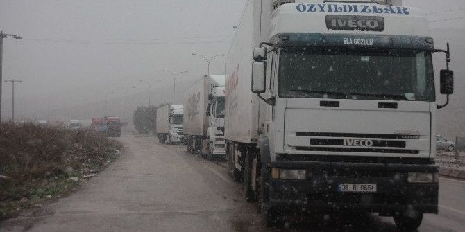 Suriye’ye Yardımlar Kar Altında Devam Ediyor