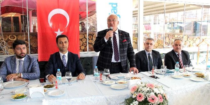 İzol: “Türkiye Büyük Bir Kaosa Sürüklenmek İsteniyor”
