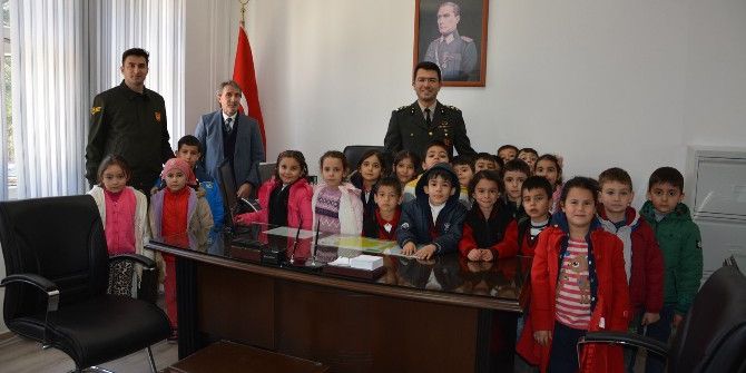 Öğrenciler, Garnizon Komutanlığına Taziyede Bulundu