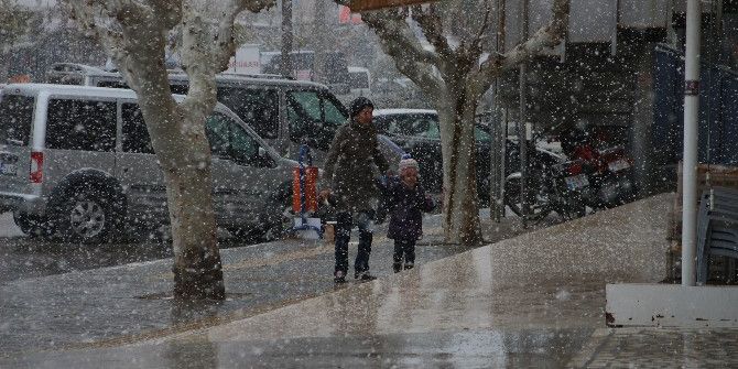 Mut’ta 20 Yıl Sonra İlk Kez Kar Yağdı