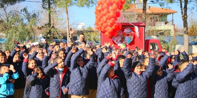 On Bin Çocuğuna Sıcacık Hediye