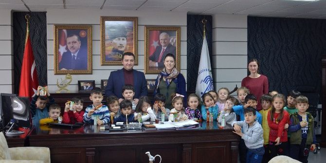 Başkan Bakıcı’ya Minik Tiyatro Severlerden Teşekkür Ziyareti