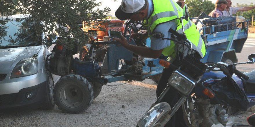 Mut’ta Otomobil Tarım Aracına Çarptı: 5 Yaralı