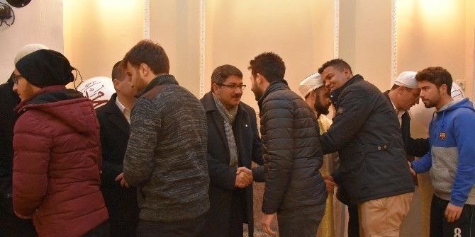 Başkan Çelik Sabah Namazında Üniversiteli Gençlerle Buluştu