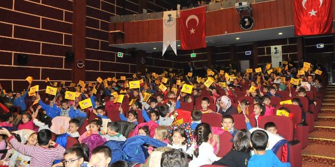 Akşehirli Çocuklar Tiyatroda Buluştu