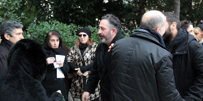 Ünlü Yönetmen Ferzan Özpetek’in Annesi Son Yolculuğuna Uğurlandı