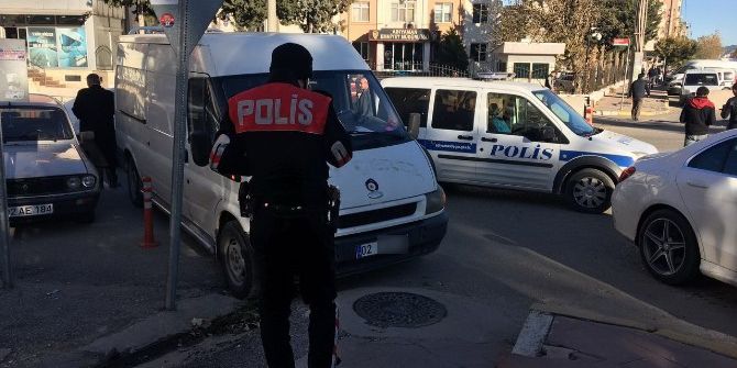 Şüpheli Araç Polisi Alarma Geçirdi