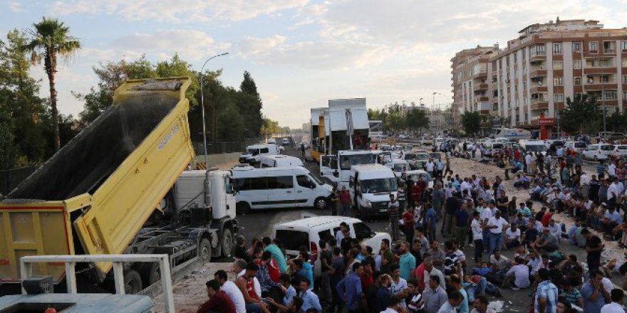 İlçe Belediyesi Darbe Girişimini Önlemek İçin Araçlarını Kullandı